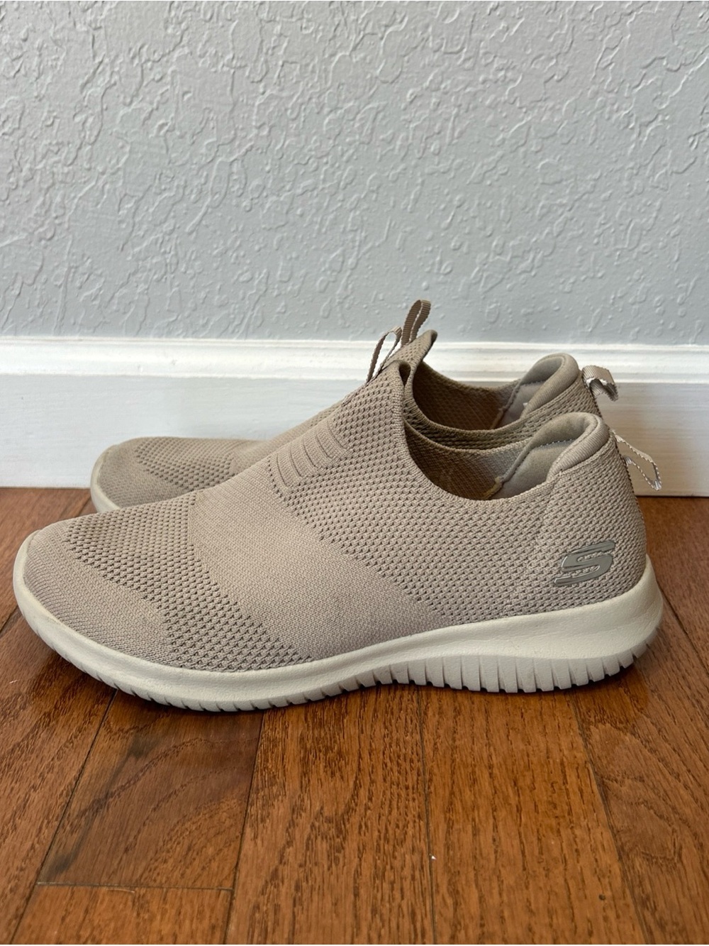 Skechers Ultra Flex First Take Walking Shoes Slip On Women’s Size 7 Taupe